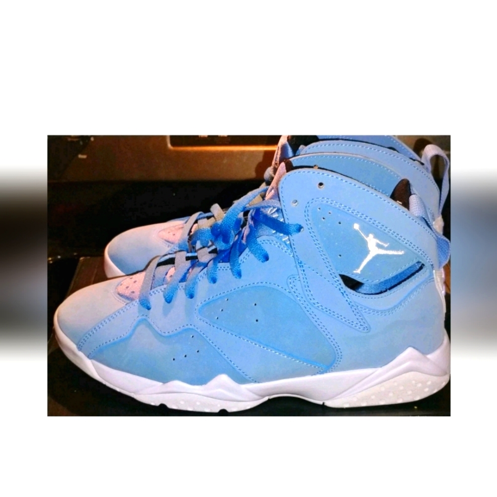 Jordan 7 Retro Pantone- 2017- Sz 8.5- Clean North Carolina Edition Worn Once